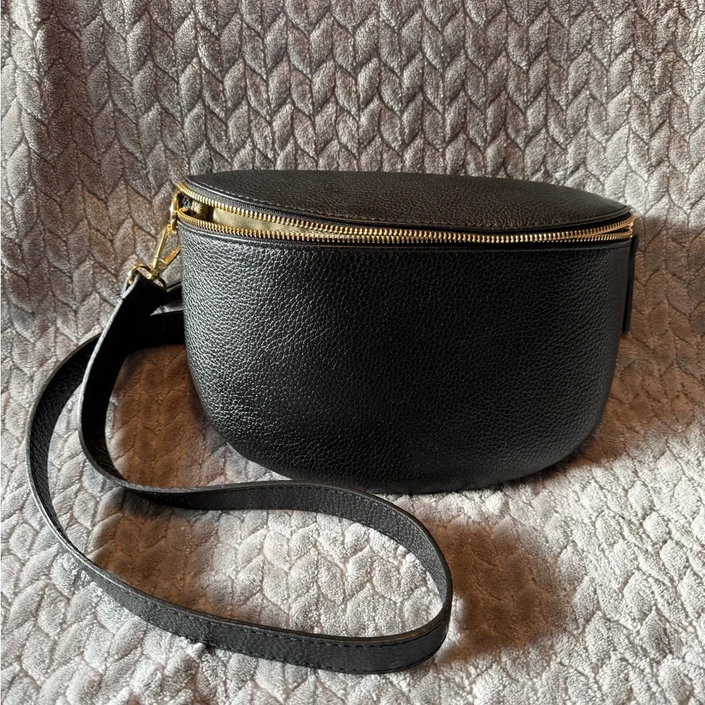 BLACK LEATHER CROSSBODY/SLING BAG
ELIE BEAUMONT - Picture 2 of 8